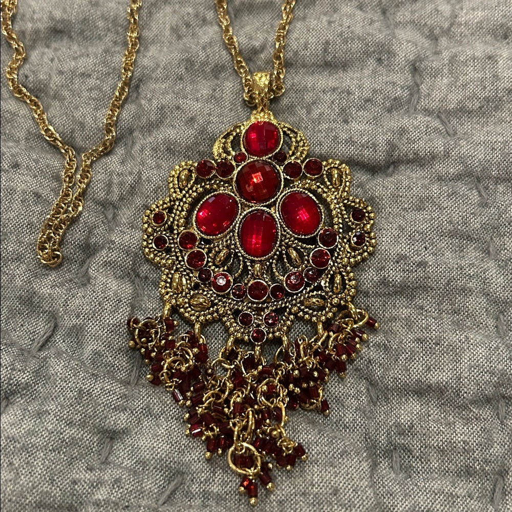 Elegant Red and Gold Pendant Necklace